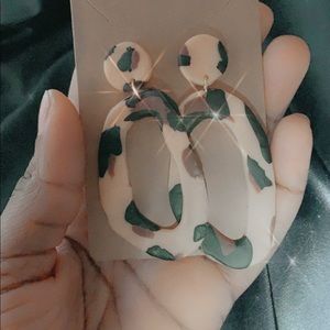 🖤✨$16 Animal print polymer clay earrings ✨🖤